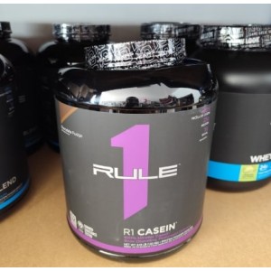 RULE ONE Casein | Premium Micellar Casein ДЕФОРМИРАНА КУТИЯ 1820 гр - ВКУС ШОКОЛАД 